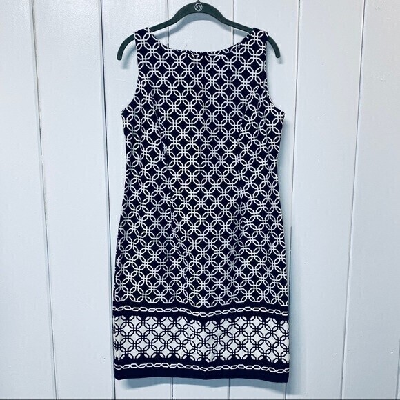 Madison Leigh Women’s Dress, Size 10,‎ Black and White Pattern w/tiny stain* - Picture 1 of 7